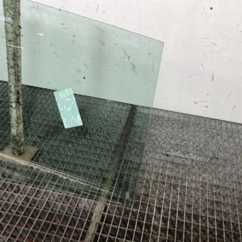 Vitre arriere droit PEUGEOT 5008 1 Photo n°3