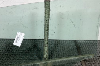 Vitre arriere droit PEUGEOT 5008 1