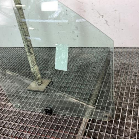 Vitre avant droit PEUGEOT 5008 1