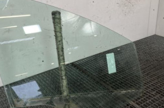 Vitre avant droit PEUGEOT 5008 1