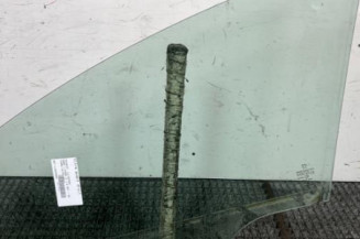 Vitre avant droit PEUGEOT 5008 1