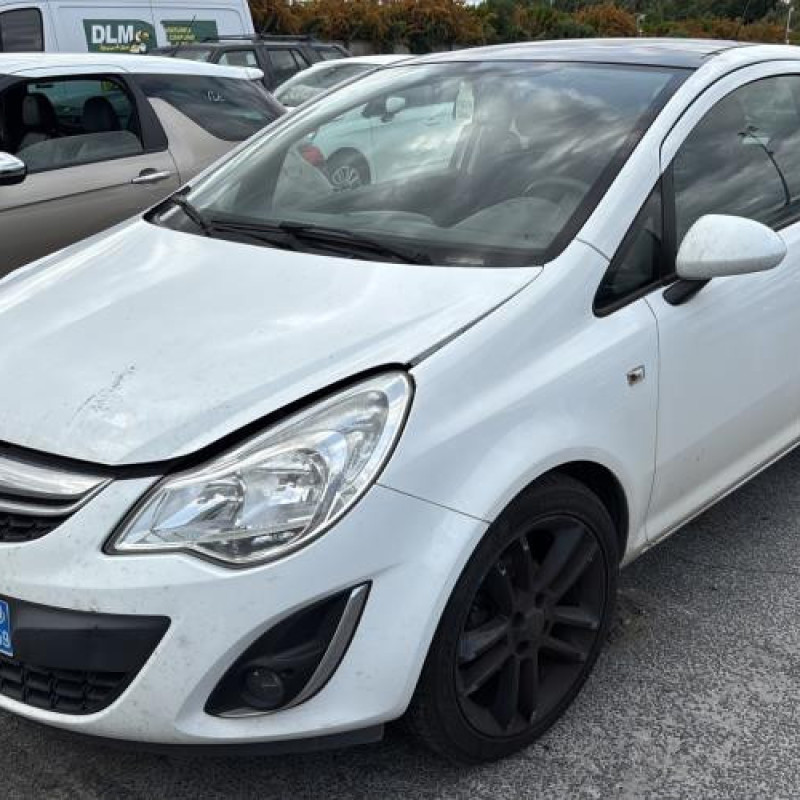 Face avant OPEL CORSA D Photo n°17
