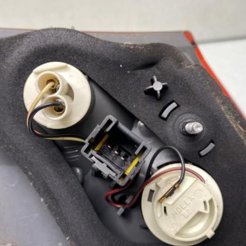 Feu arriere secondaire droit (feux) RENAULT LATITUDE Photo n°3