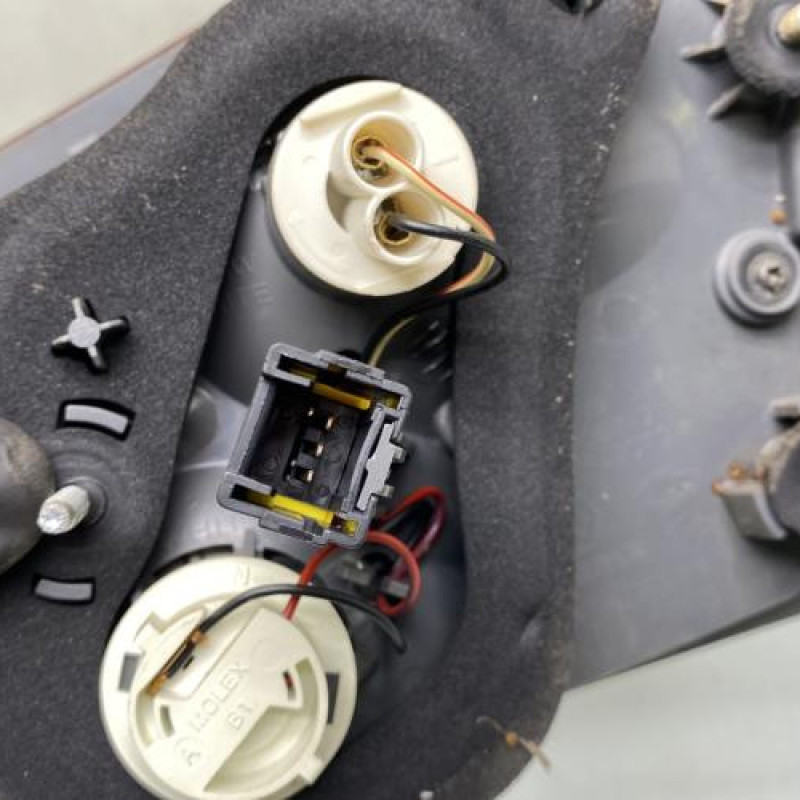 Feu arriere secondaire gauche (feux) RENAULT LATITUDE Photo n°3