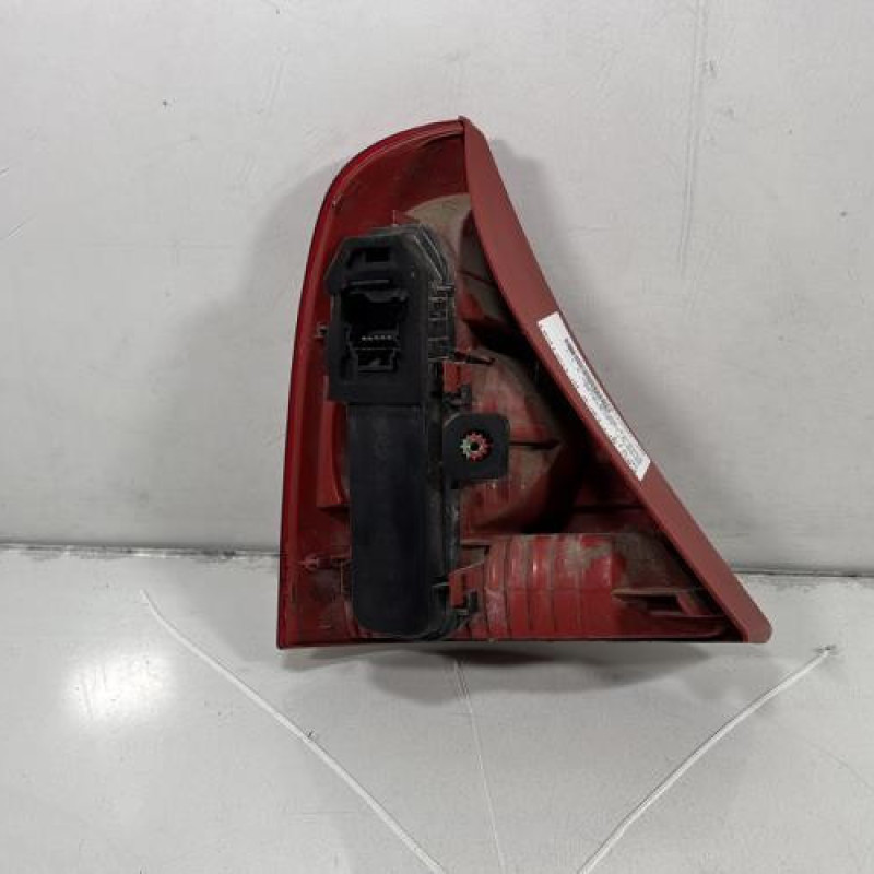 Feu arriere principal droit (feux) RENAULT CLIO 2 CAMPUS Photo n°3