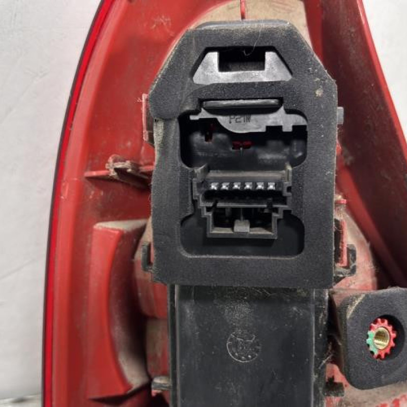 Feu arriere principal droit (feux) RENAULT CLIO 2 CAMPUS Photo n°4