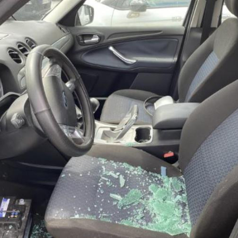 Feu arriere secondaire droit (feux) FORD S-MAX 1 Photo n°9