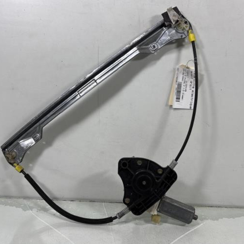 Leve vitre electrique avant droit RENAULT CLIO 2 Photo n°1
