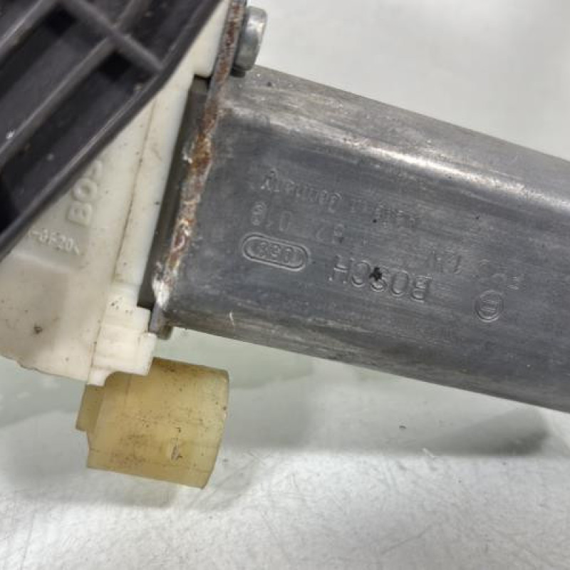 Leve vitre electrique avant droit RENAULT CLIO 2 Photo n°2