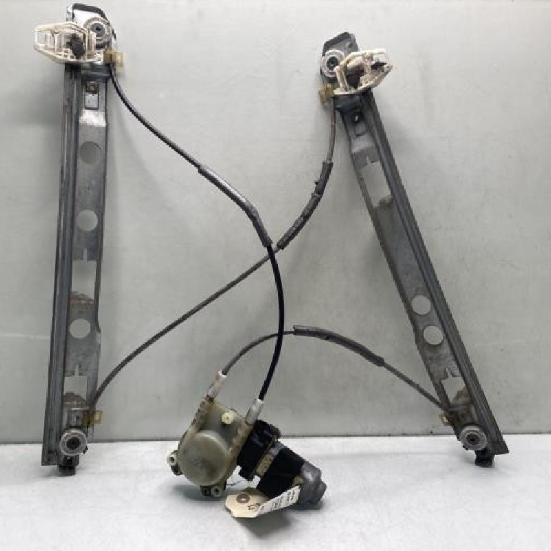 Leve vitre electrique avant droit RENAULT MEGANE 2 Photo n°1