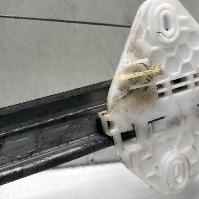 Leve vitre mecanique arriere gauche DACIA LOGAN 1 Photo n°5