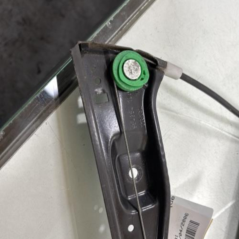 Leve vitre electrique avant droit VOLKSWAGEN GOLF 5 Photo n°2