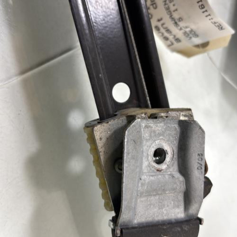 Leve vitre electrique avant droit VOLKSWAGEN GOLF 5 Photo n°4