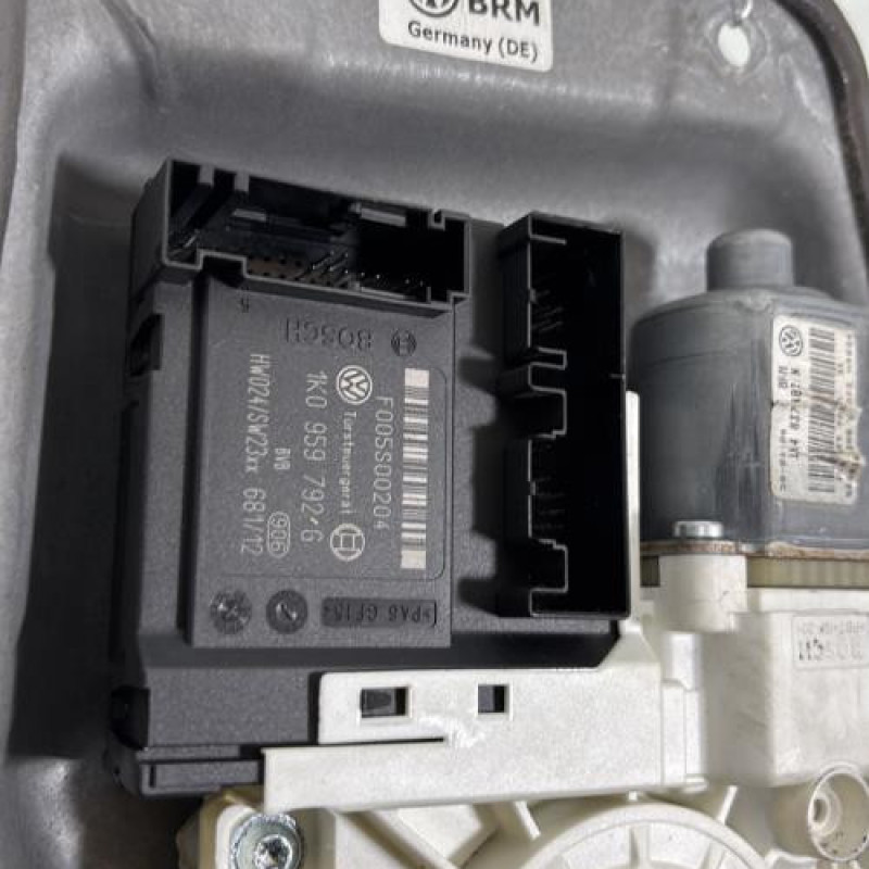 Leve vitre electrique avant droit VOLKSWAGEN GOLF 5 Photo n°6