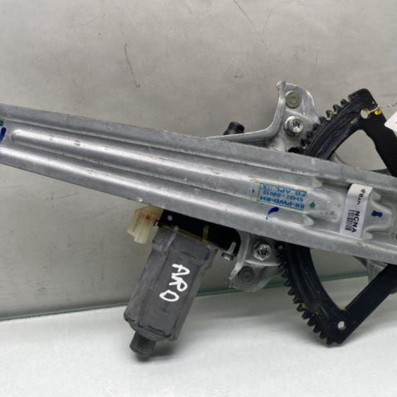 Leve vitre electrique arriere droit HYUNDAI I 10 2 Photo n°1