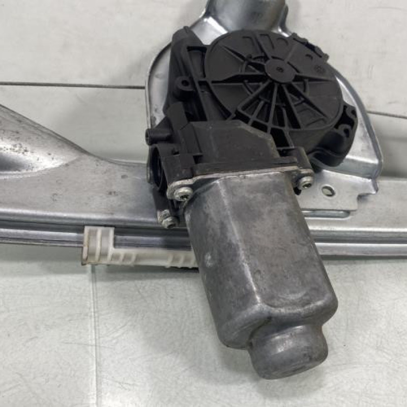 Leve vitre electrique arriere droit RENAULT CLIO 3 Photo n°7
