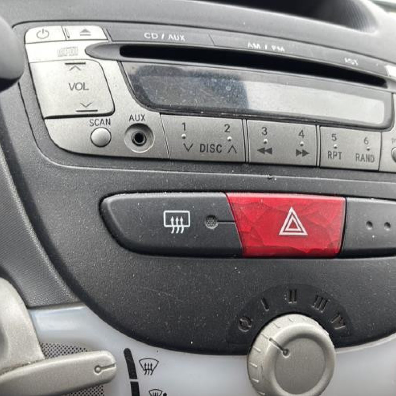 Leve vitre electrique avant droit PEUGEOT 107 Photo n°12