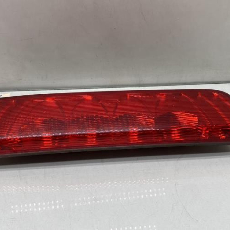 Feu arriere stop central PEUGEOT 207 Photo n°1