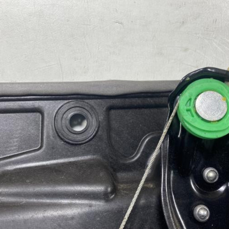 Leve vitre electrique arriere gauche VOLKSWAGEN GOLF 6 Photo n°4