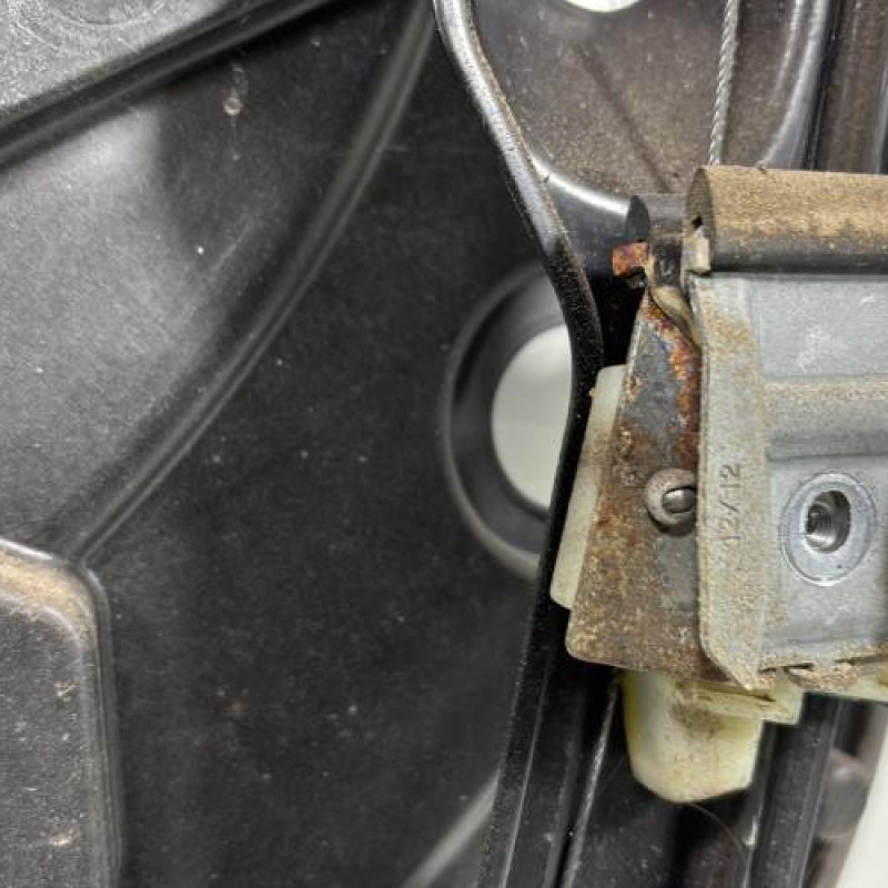 Leve vitre electrique avant gauche VOLKSWAGEN GOLF 6 Photo n°12