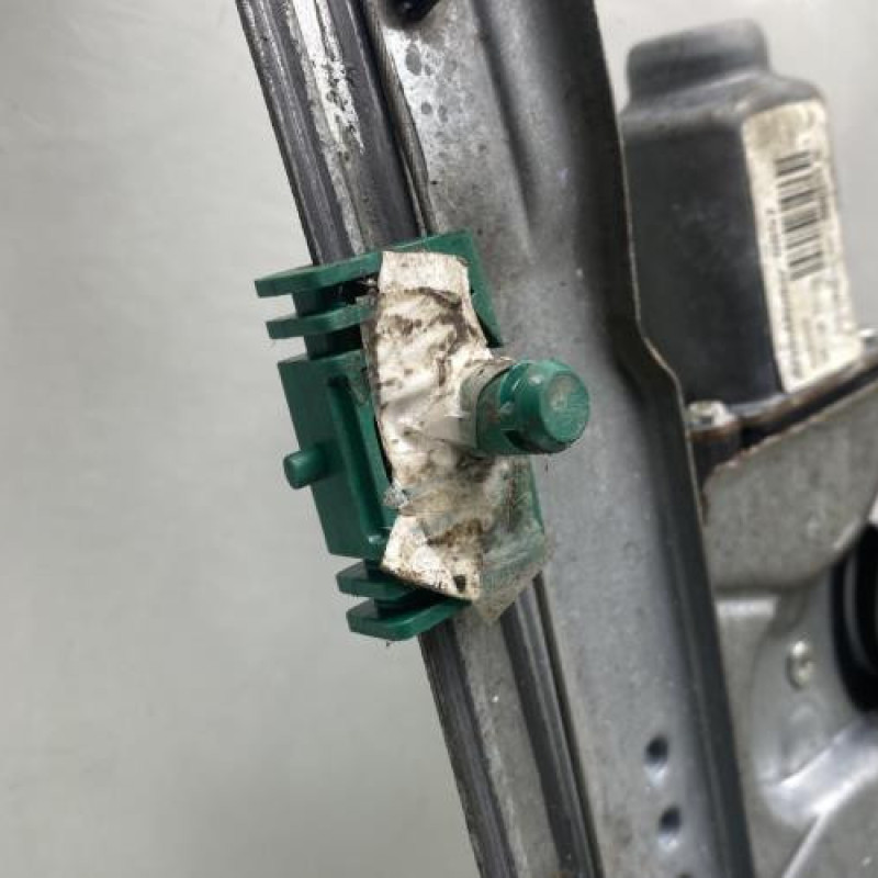 Leve vitre electrique avant droit RENAULT CLIO 3 Photo n°2