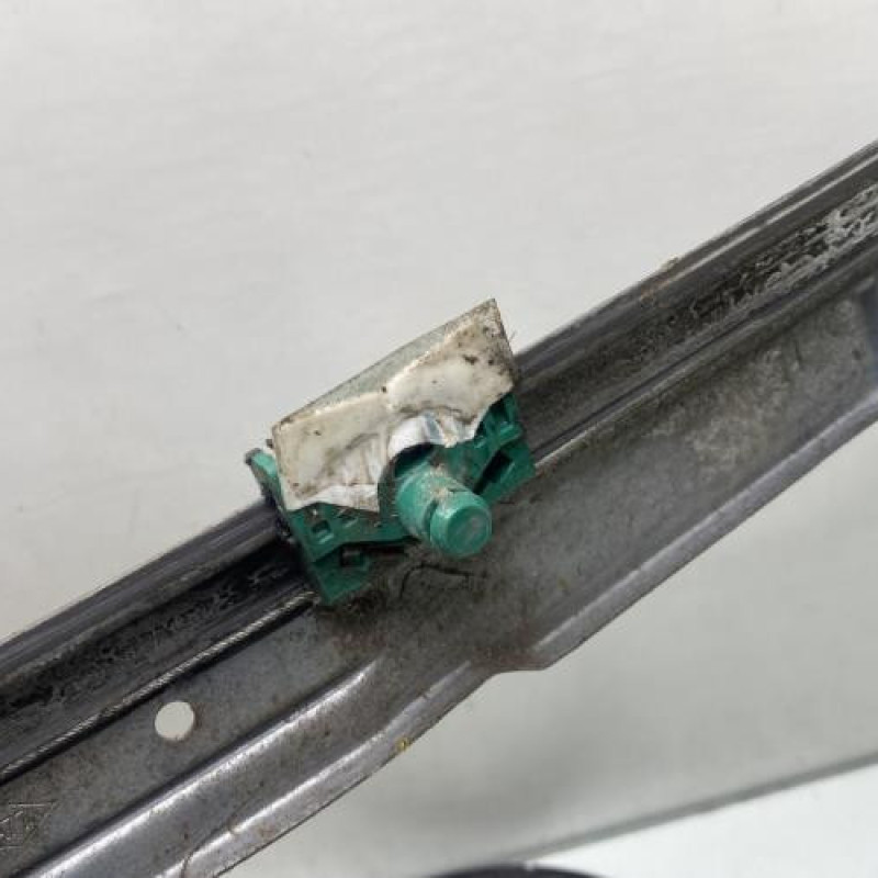 Leve vitre electrique avant droit RENAULT CLIO 3 Photo n°4