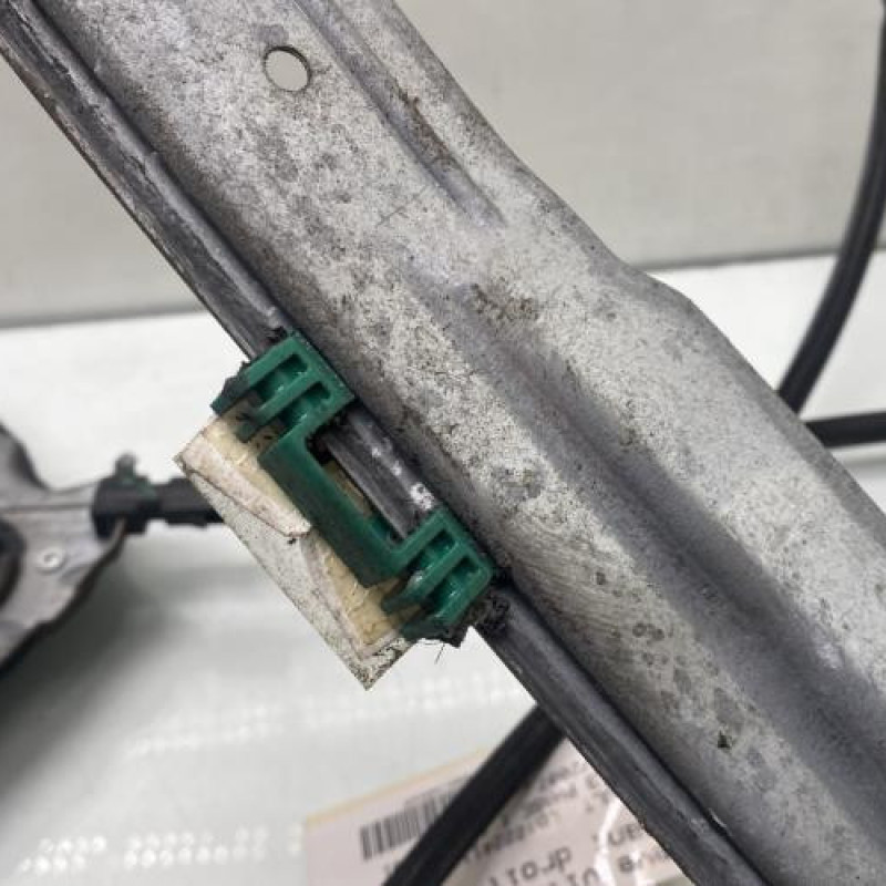 Leve vitre electrique avant droit RENAULT CLIO 3 Photo n°5