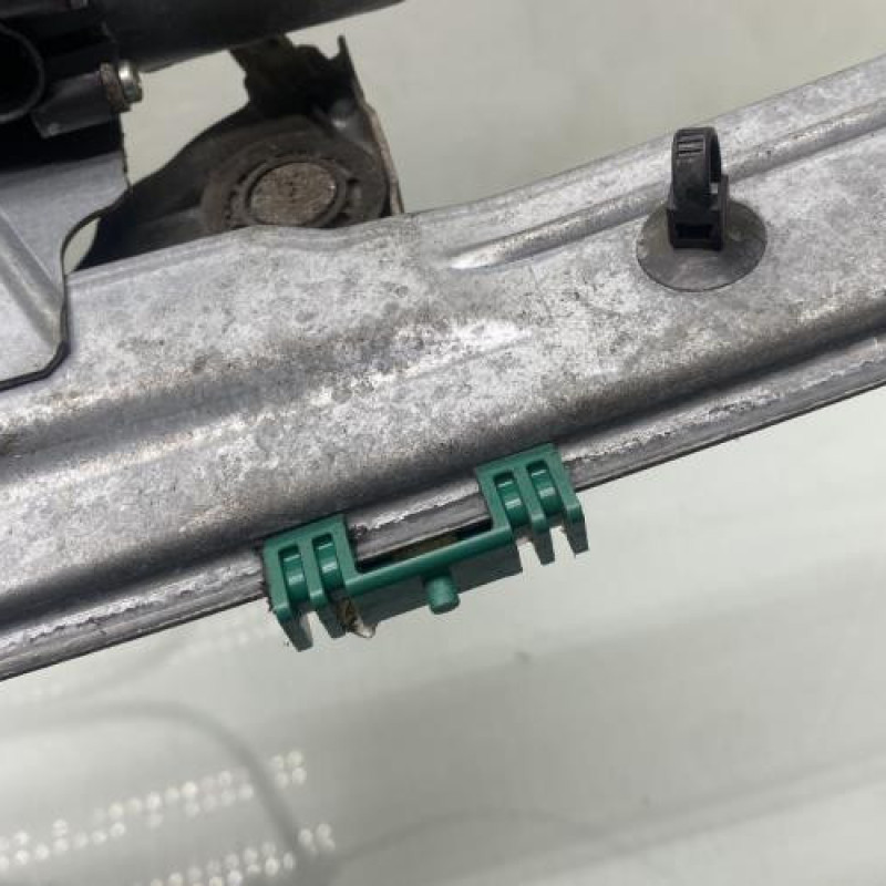 Leve vitre electrique avant droit RENAULT CLIO 3 Photo n°6