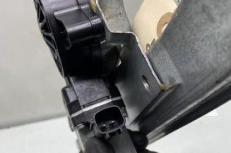 Leve vitre electrique avant gauche RENAULT CLIO 4