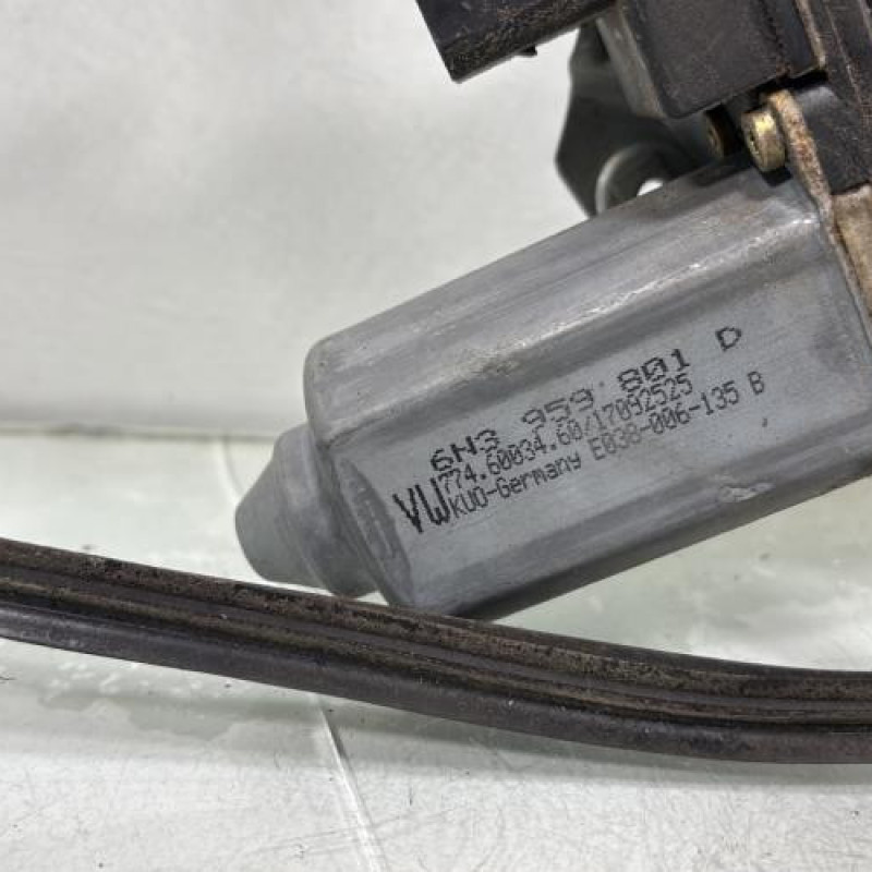Leve vitre electrique avant gauche VOLKSWAGEN POLO 3 Photo n°6