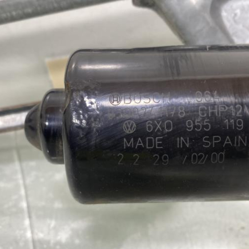 Moteur essuie glace avant VOLKSWAGEN POLO 3 Photo n°4