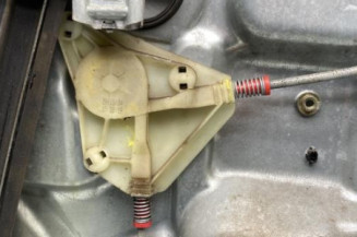 Leve vitre electrique avant gauche VOLKSWAGEN POLO 4