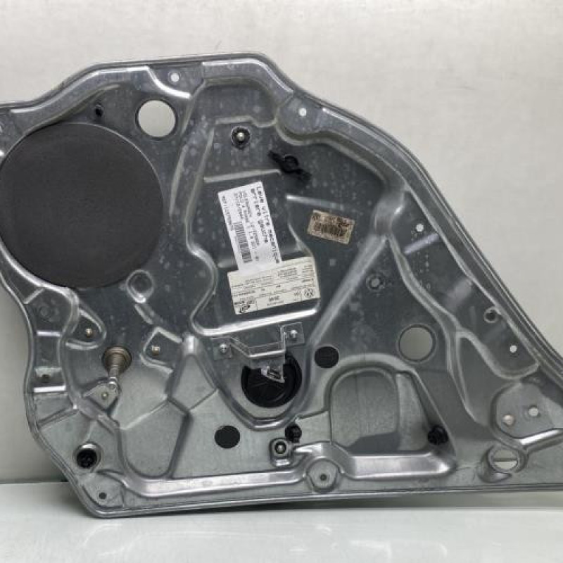 Leve vitre mecanique arriere gauche VOLKSWAGEN POLO 4 Photo n°1