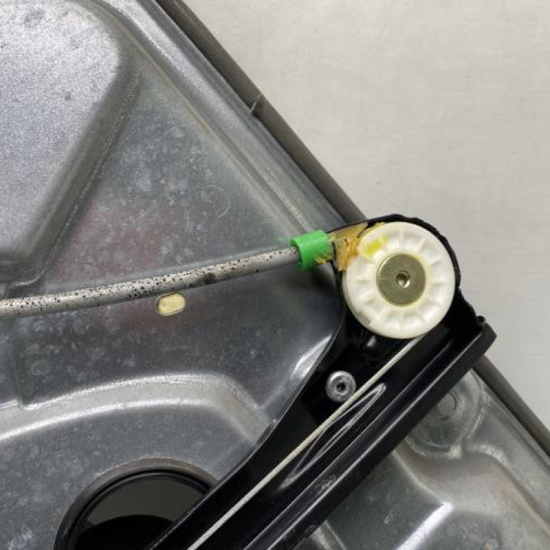 Leve vitre mecanique arriere gauche VOLKSWAGEN POLO 4 Photo n°5