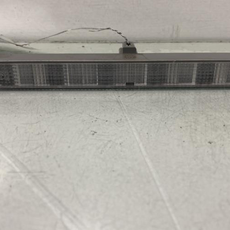 Feu arriere stop central TOYOTA YARIS 2 Photo n°1