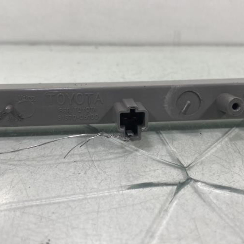 Feu arriere stop central TOYOTA YARIS 2 Photo n°3