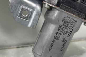 Leve vitre electrique avant droit TOYOTA YARIS 2