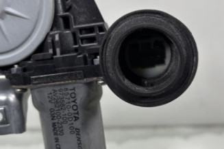 Leve vitre electrique avant droit TOYOTA YARIS 2