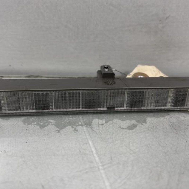 Feu arriere stop central TOYOTA YARIS 2 Photo n°1