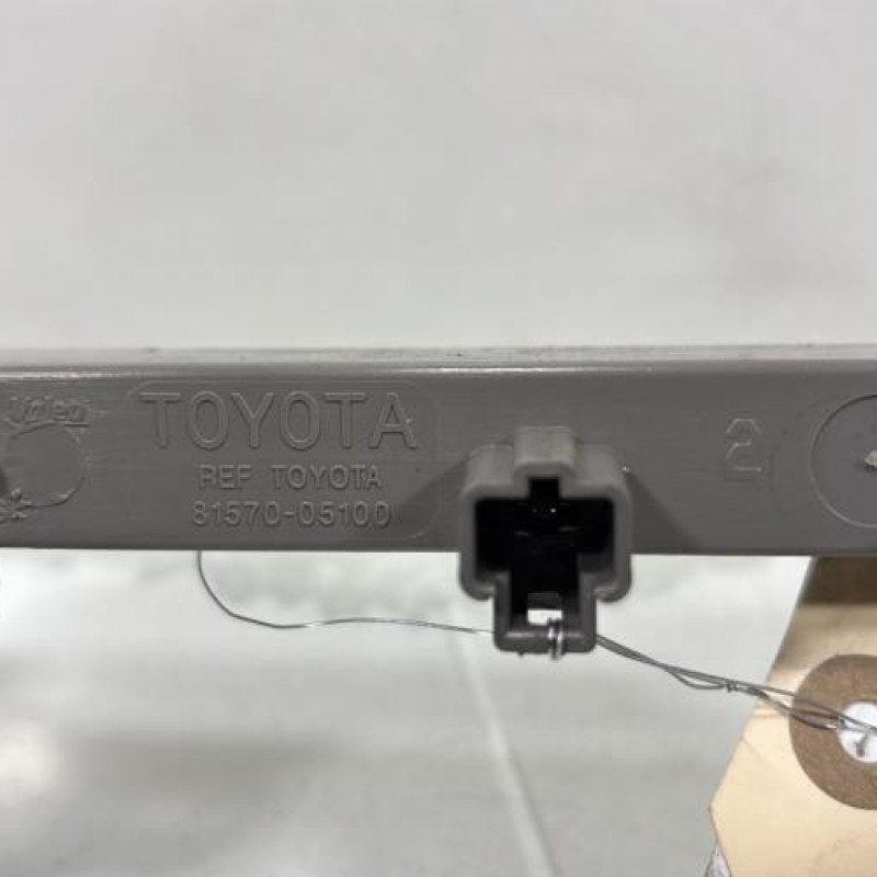 Feu arriere stop central TOYOTA YARIS 2 Photo n°4