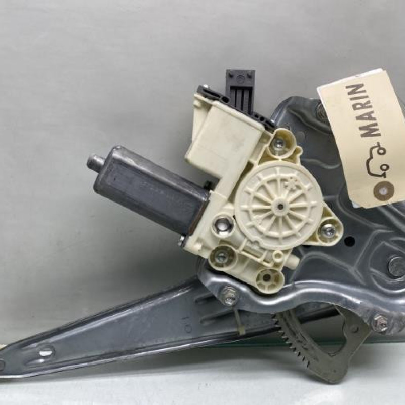 Leve vitre electrique arriere droit TOYOTA AVENSIS 2 Photo n°1