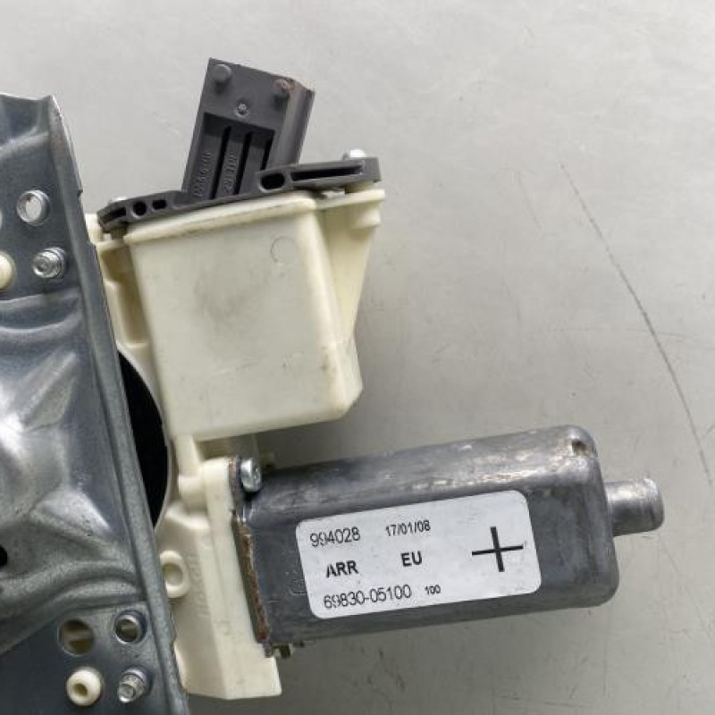 Leve vitre electrique arriere droit TOYOTA AVENSIS 2 Photo n°4