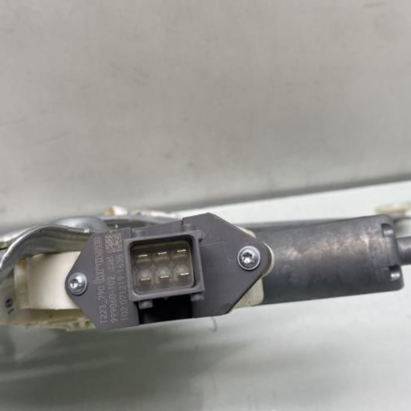 Leve vitre electrique arriere gauche TOYOTA AVENSIS 2 Photo n°2