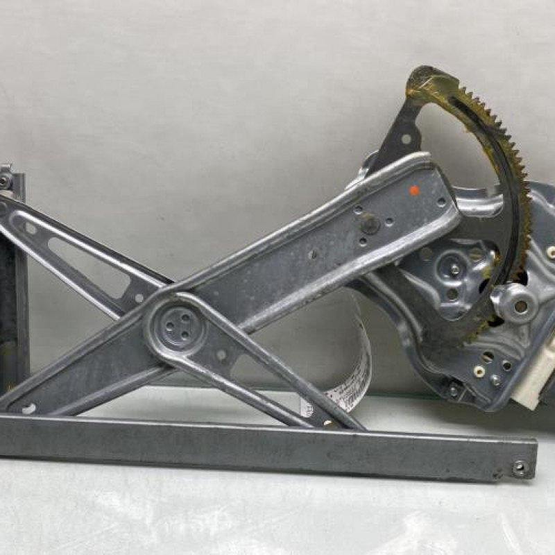 Leve vitre electrique avant gauche TOYOTA AVENSIS 2 Photo n°1