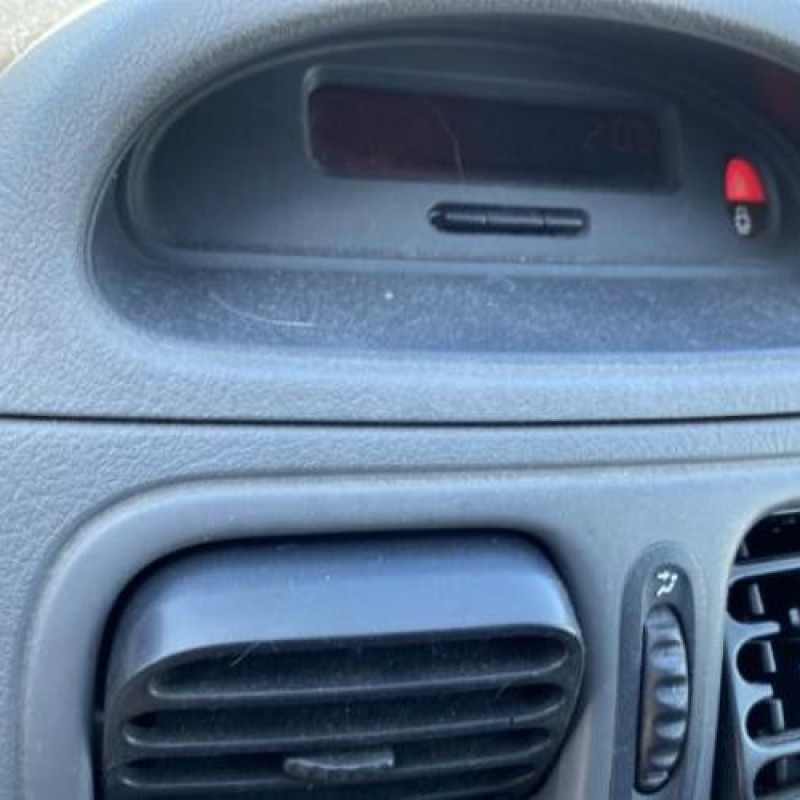 Moteur essuie glace arriere RENAULT CLIO 2 Photo n°14