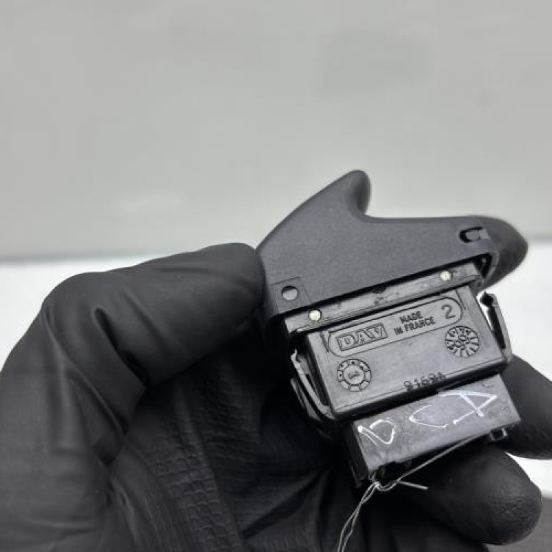 Interrupteur de leve vitre avant droit RENAULT CLIO 2 Photo n°2