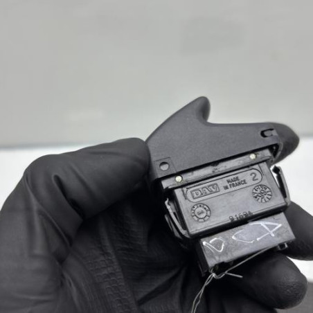 Interrupteur de leve vitre avant droit RENAULT CLIO 2