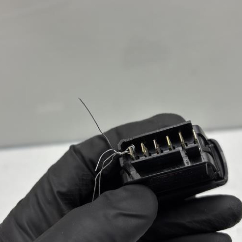 Interrupteur de leve vitre avant droit RENAULT CLIO 2 Photo n°4