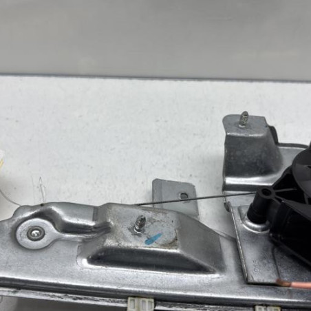 Leve vitre electrique avant droit PEUGEOT 208 1