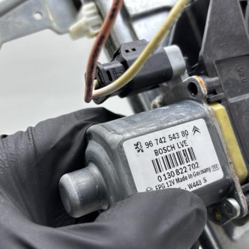 Leve vitre electrique avant droit PEUGEOT 208 1 Photo n°6